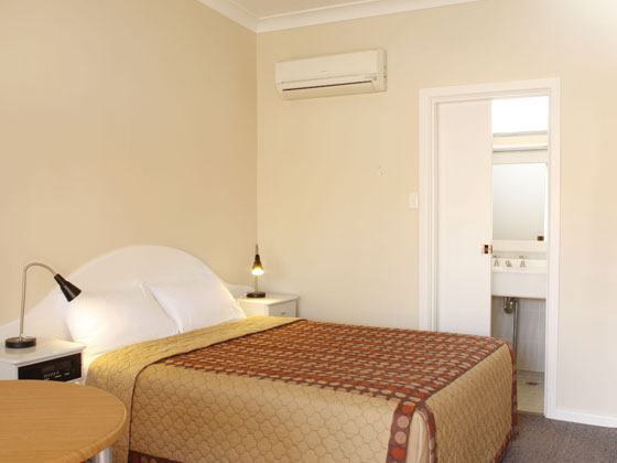 Engadine Motor Inn Double Room