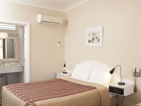Engadine Motor Inn Double Room